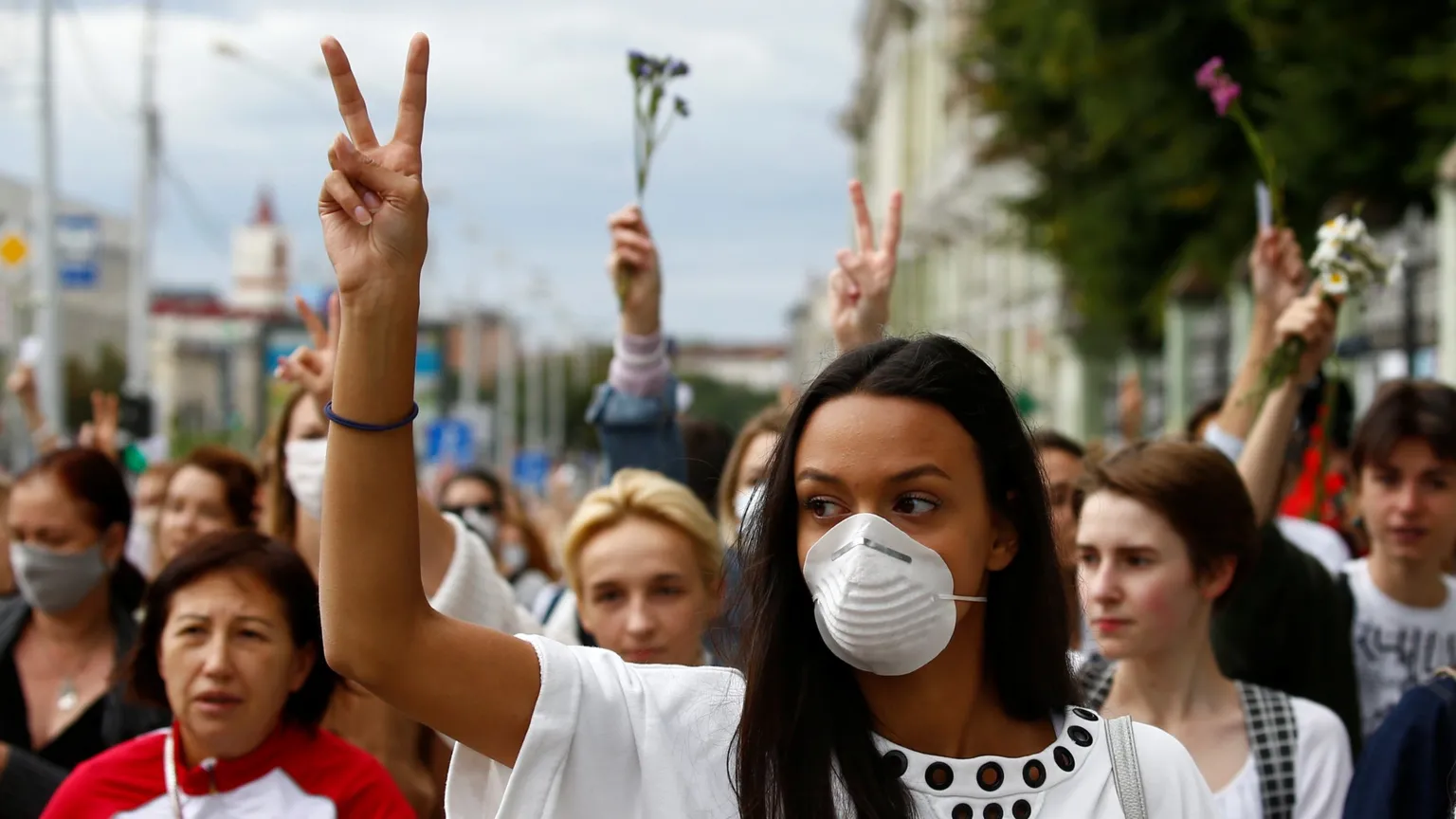 Women protesters in Belarus making peace signs